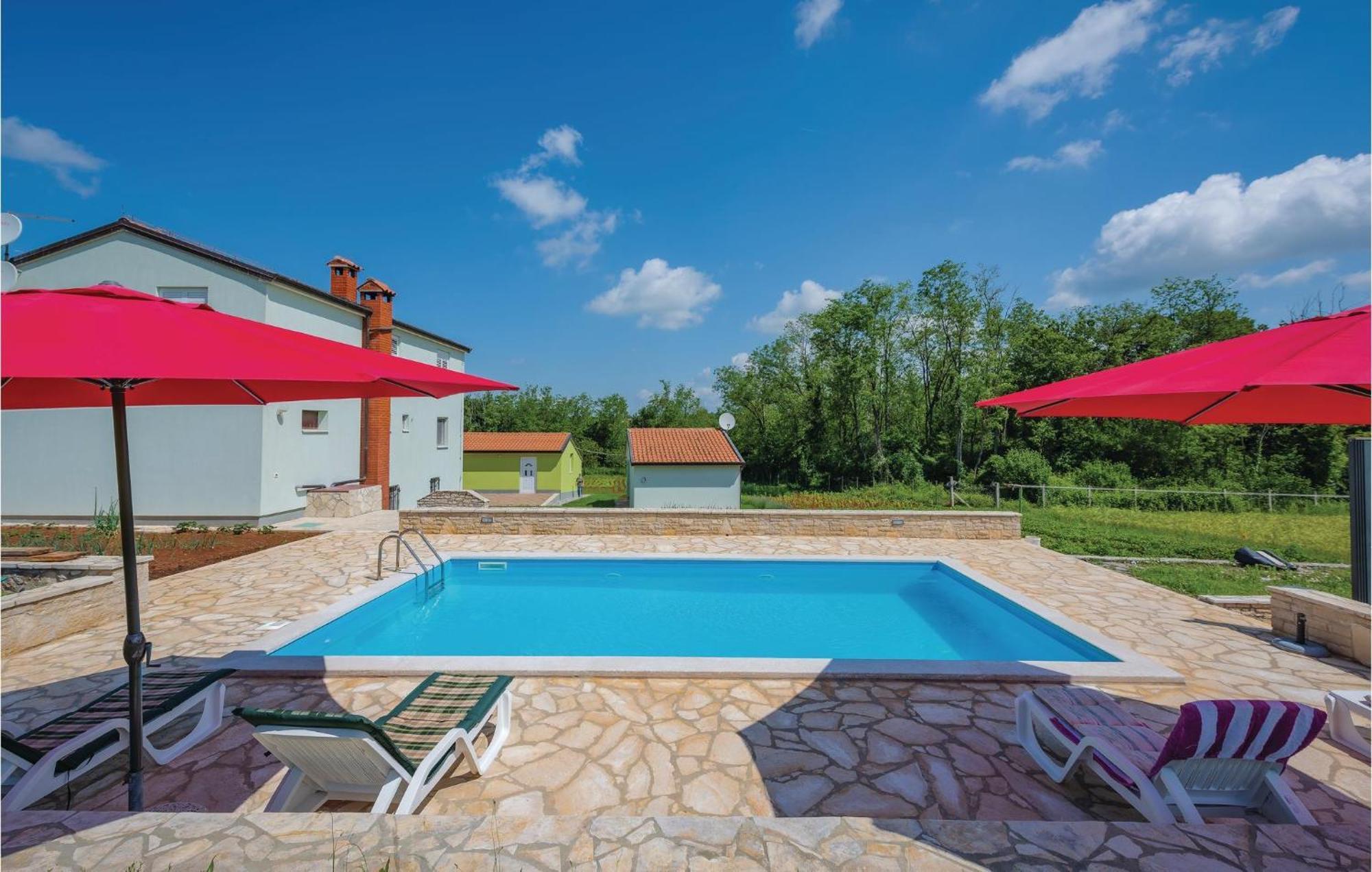 Cozy Apartment In Sv,Lovrec With Kitchen Jakici Bagian luar foto