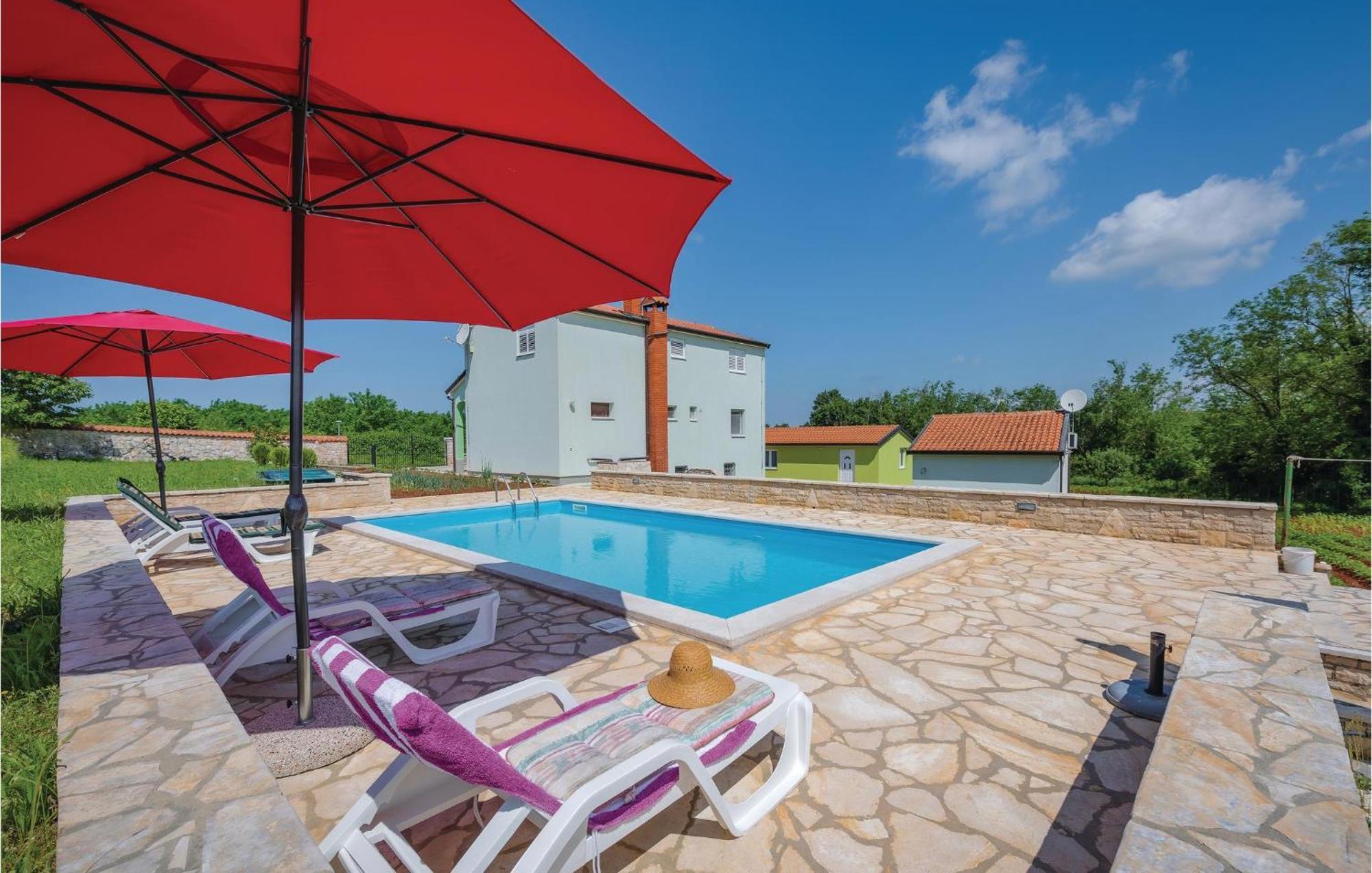 Cozy Apartment In Sv,Lovrec With Kitchen Jakici Bagian luar foto
