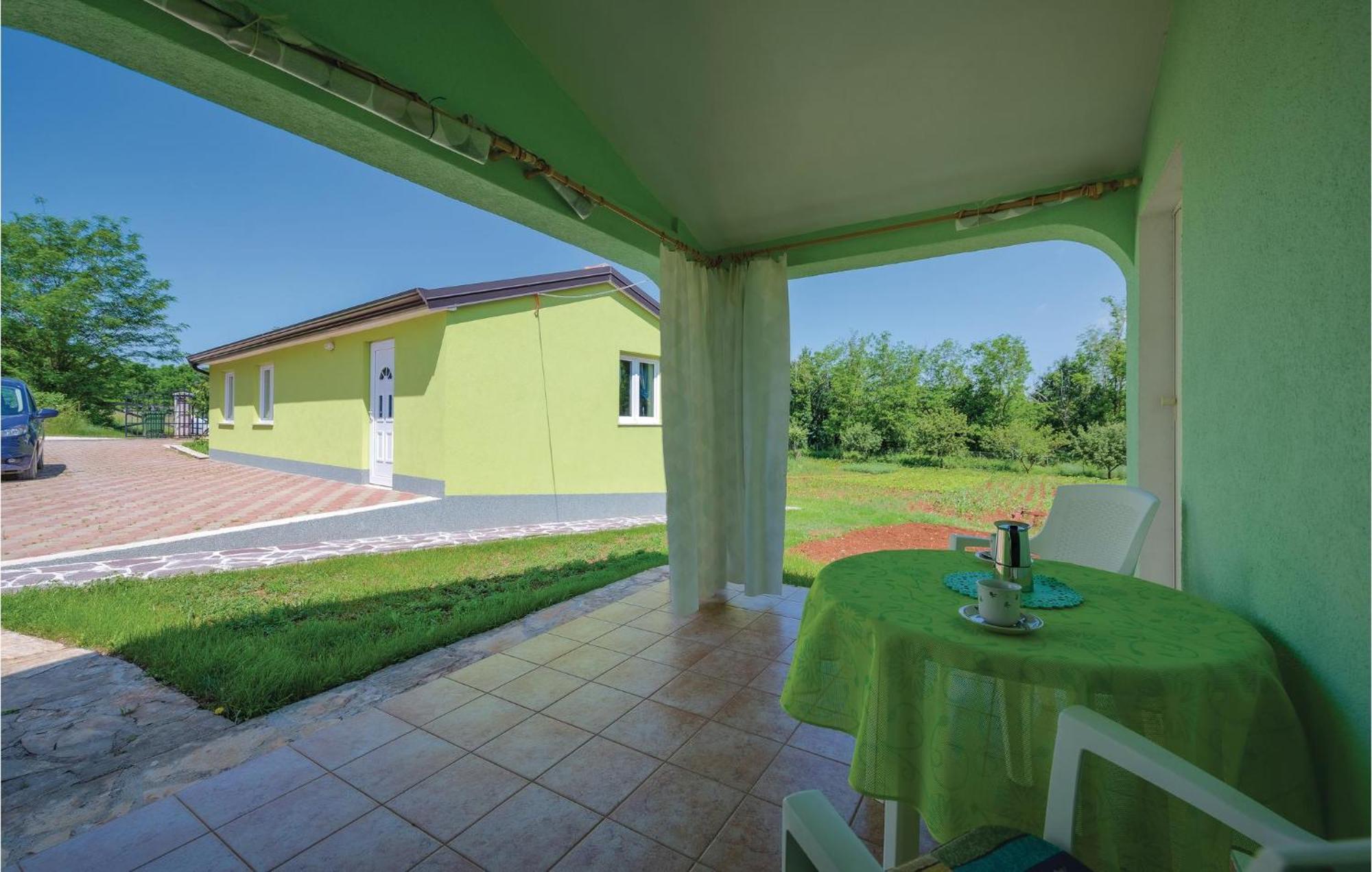 Cozy Apartment In Sv,Lovrec With Kitchen Jakici Bagian luar foto