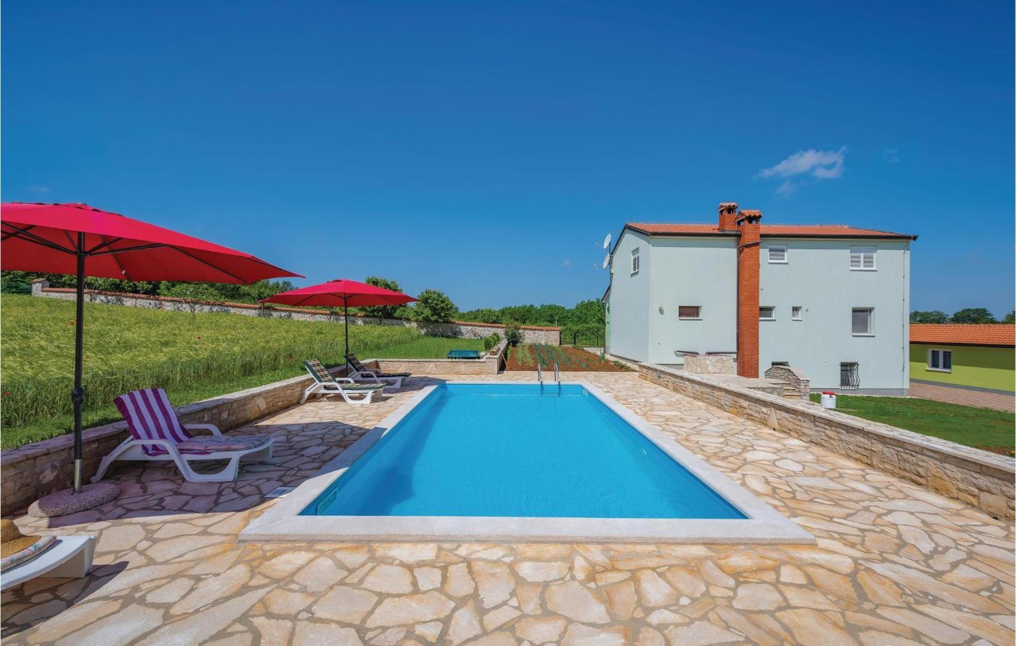 Cozy Apartment In Sv,Lovrec With Kitchen Jakici Bagian luar foto